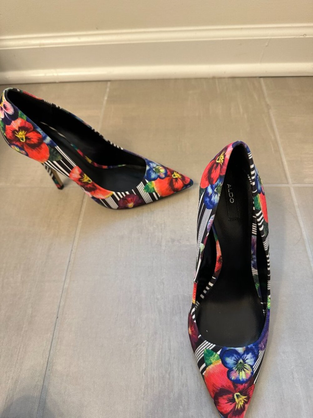 Adorable Spring Heels - Picture 3 of 4